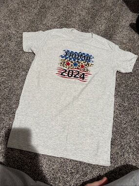 Gray Graphic Tee with Patriotic Leopard Print 2024